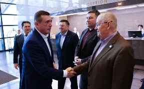 Политика и экономика