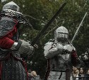 Примерить средневековые доспехи и сразиться на мягкой арене приглашают сахалинцев