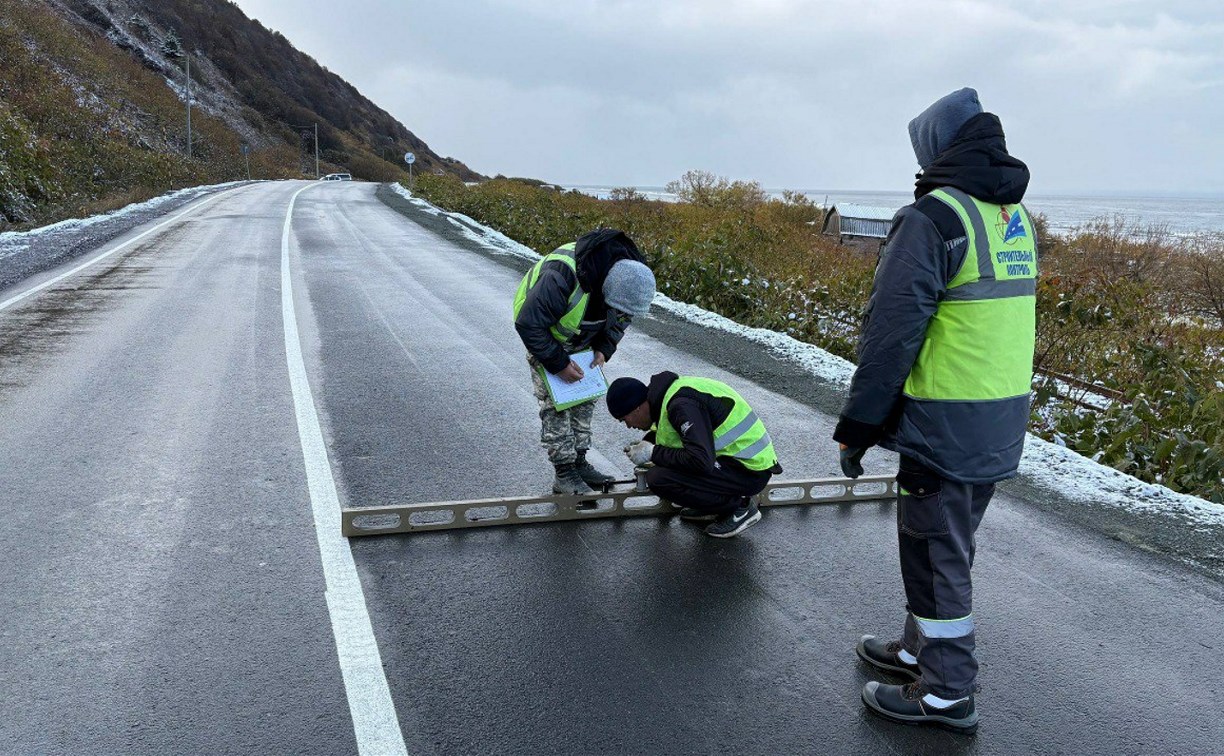 В Холмском районе обновили участок трассы между селами