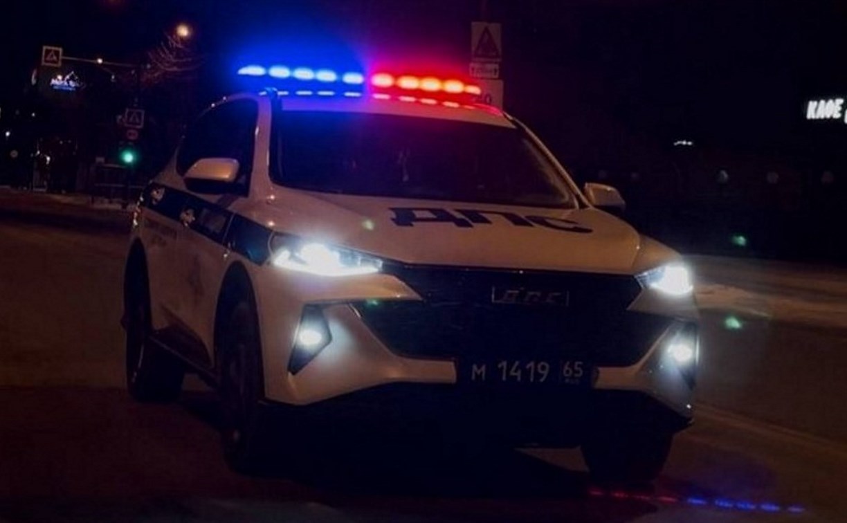 "Камнем разбил окно": подросток на Сахалине угнал авто, чтобы покатать друзей