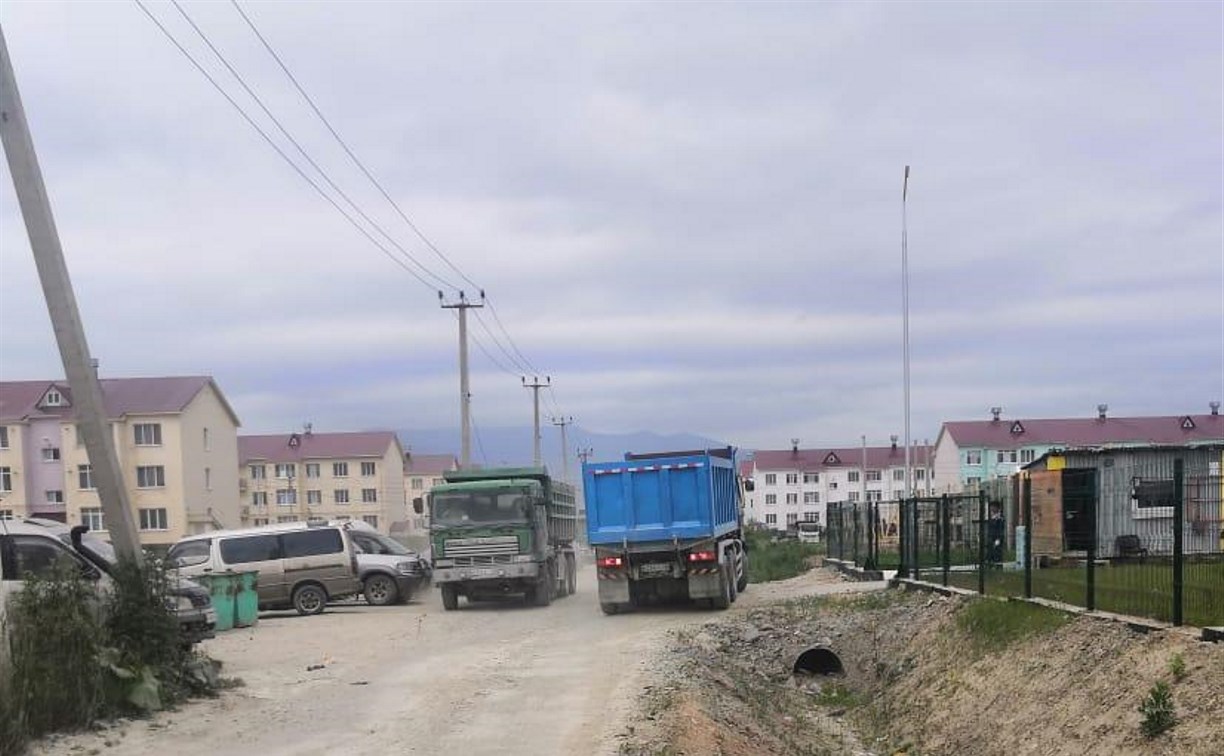Дорогу к новой школе в Дальнем скоро заасфальтируют