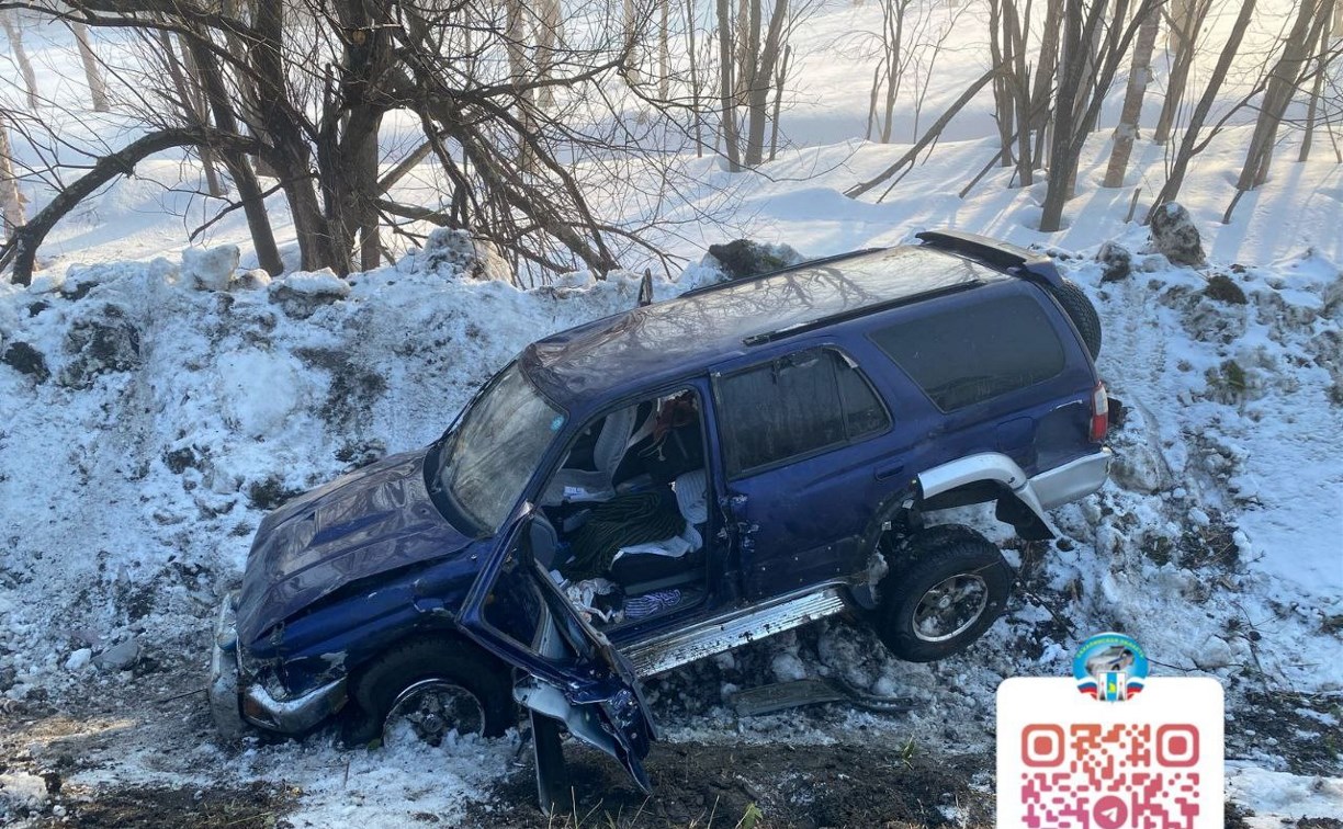 Пассажир и водитель автомобиля Toyota Surf пострадали в ДТП в Анивском районе Пассажир и водитель автомобиля Toyota Surf пострадали в ДТП в Анивском районе