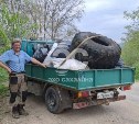 Южносахалинец в свой день рождения вывез грузовик мусора с берега Лютоги 