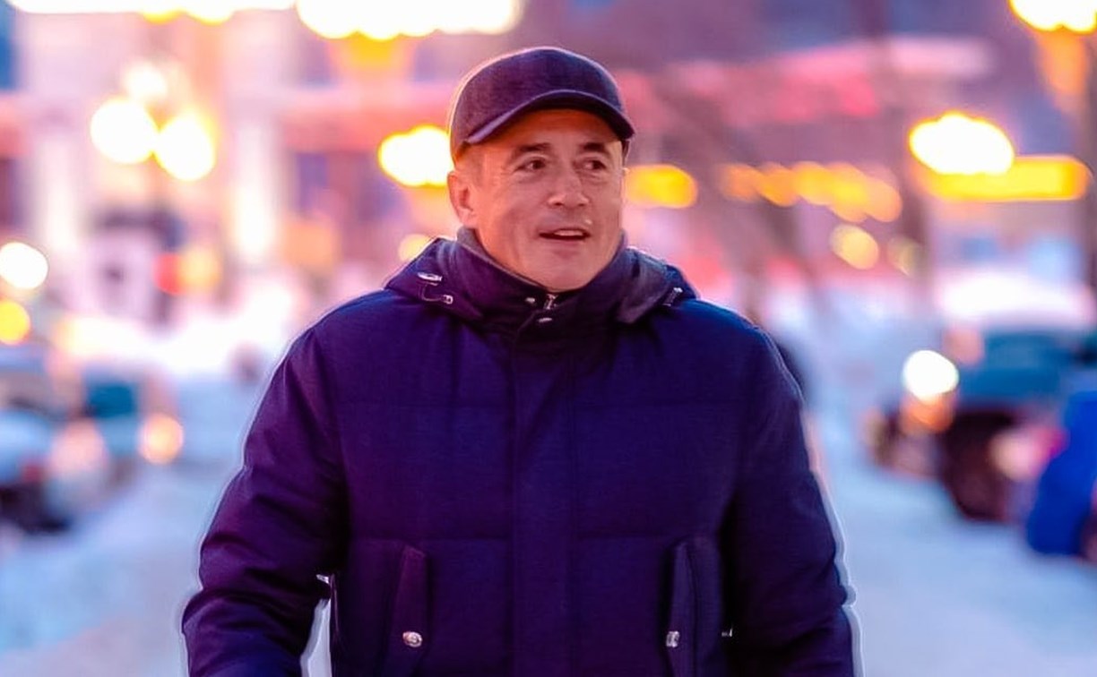 "Помогает найти проблемы": сахалинский губернатор рассказал, почему любит ходить на работу пешком