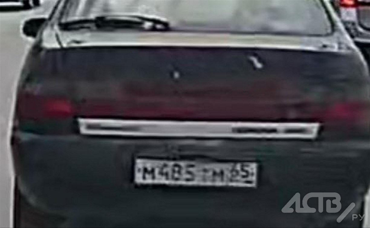 В Южно-Сахалинске автомобилист едва не спровоцировал массовое ДТП