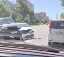 Столкнувшиеся авто затруднили проезд по ул. Ленина в Южно-Сахалинске 
