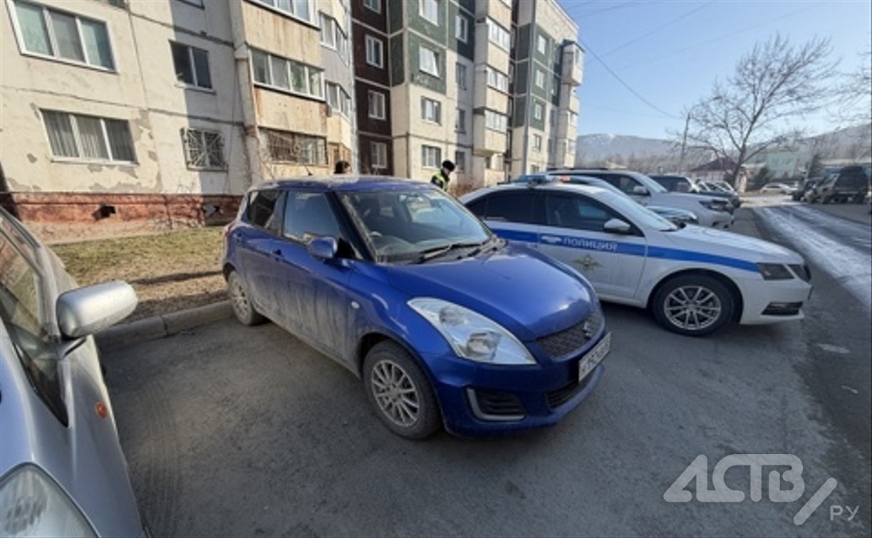 Неизвестный столкнулся с Suzuki Swift и скрылся с места ДТП в Южно-Сахалинске