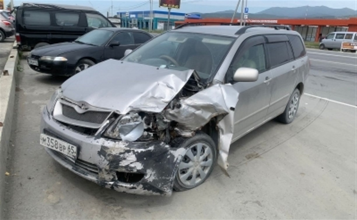 Очевидцев столкновения Toyota Corolla Fielder и Subaru Impreza Anesis ищут в Южно-Сахалинске