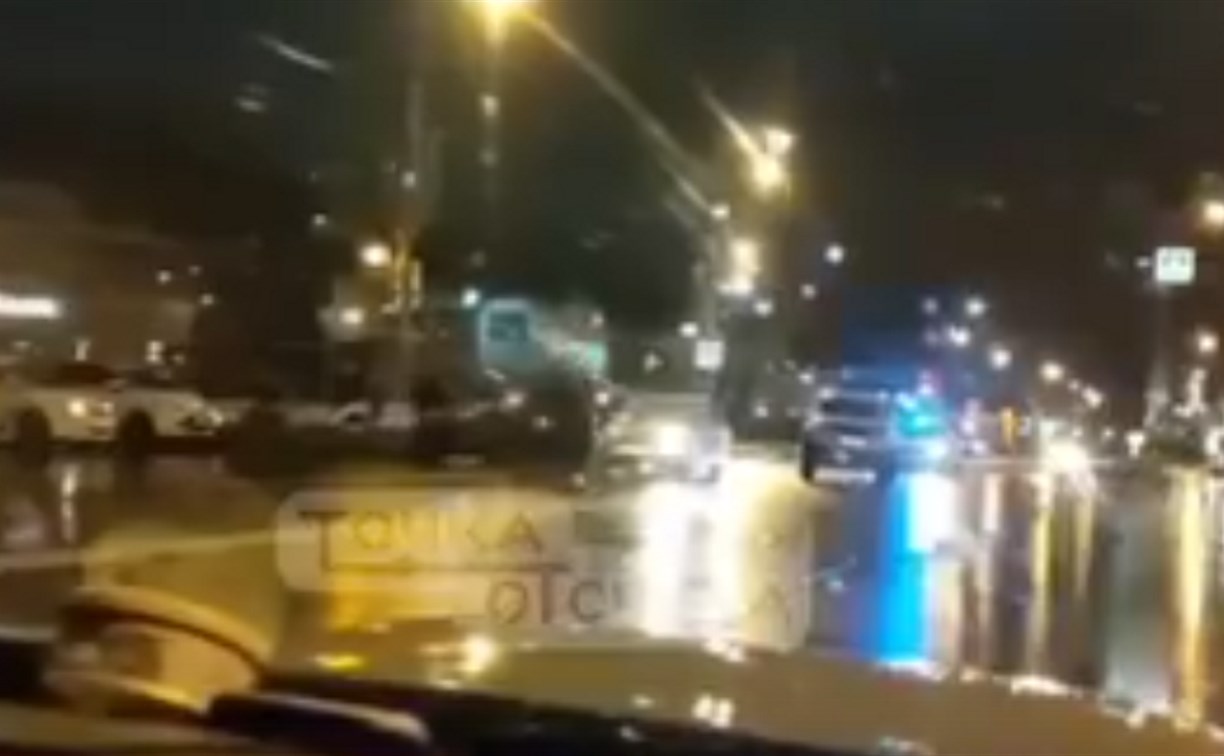 Лобовое столкновение двух авто произошло в Южно-Сахалинске
