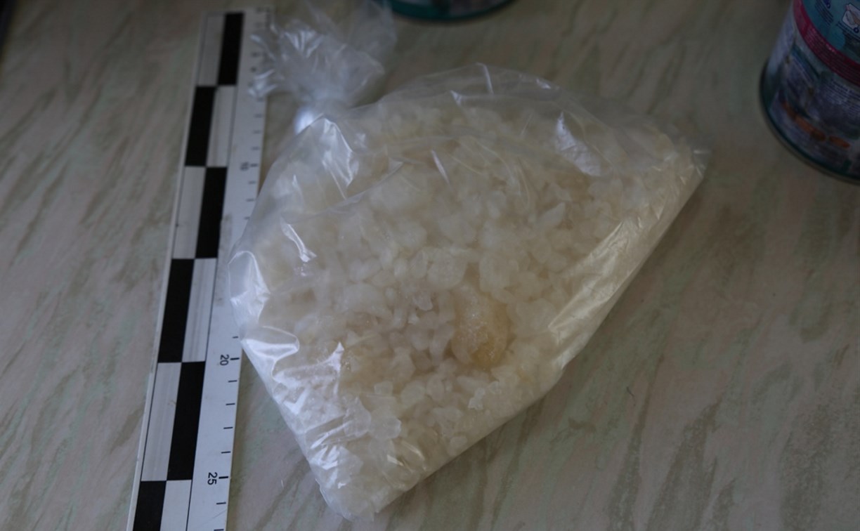 Сахалинские полицейские обнаружили 1,5 кг наркотиков в банках из-под детского питания 