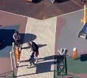 "Я тебя тут же переломаю": женщина в Поронайске накричала на ребёнка на детской площадке 