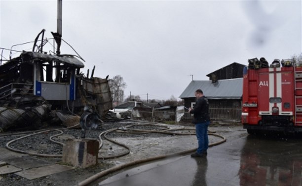 По факту пожара в жилом доме в Южно-Сахалинске возбудили уголовное дело