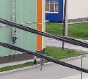 Дети снова забираются на крыши новостроек в Дальнем