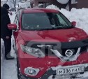 "Поставил - и Вася не горюй": автохам в Тымовском полностью перегородил проход пешеходам