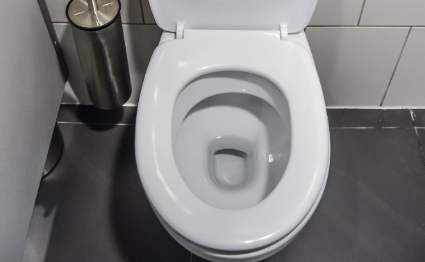 "Новогодние салатики и салфетки": 120 засоров на сетях устранили в Южно-Сахалинске за праздники