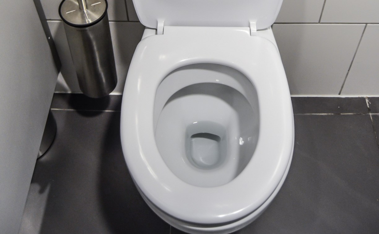 "Новогодние салатики и салфетки": 120 засоров на сетях устранили в Южно-Сахалинске за праздники