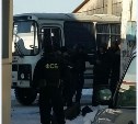 Сотрудники ФСБ задержали несколько мигрантов на оптово-торговой базе в Южно-Сахалинске