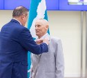 Поэту и прозаику Николаю Тарасову вручили знак "Почётный гражданин Сахалинской области"