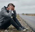 Сахалинец угнал у матери машину, чтобы прокатить знакомую, но опрокинулся в кювет