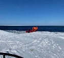 Первую группу сахалинских рыбаков доставили со льдины в безопасное место