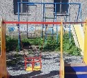 Ребёнок получил серьёзные травмы на игровой площадке в Корсакове