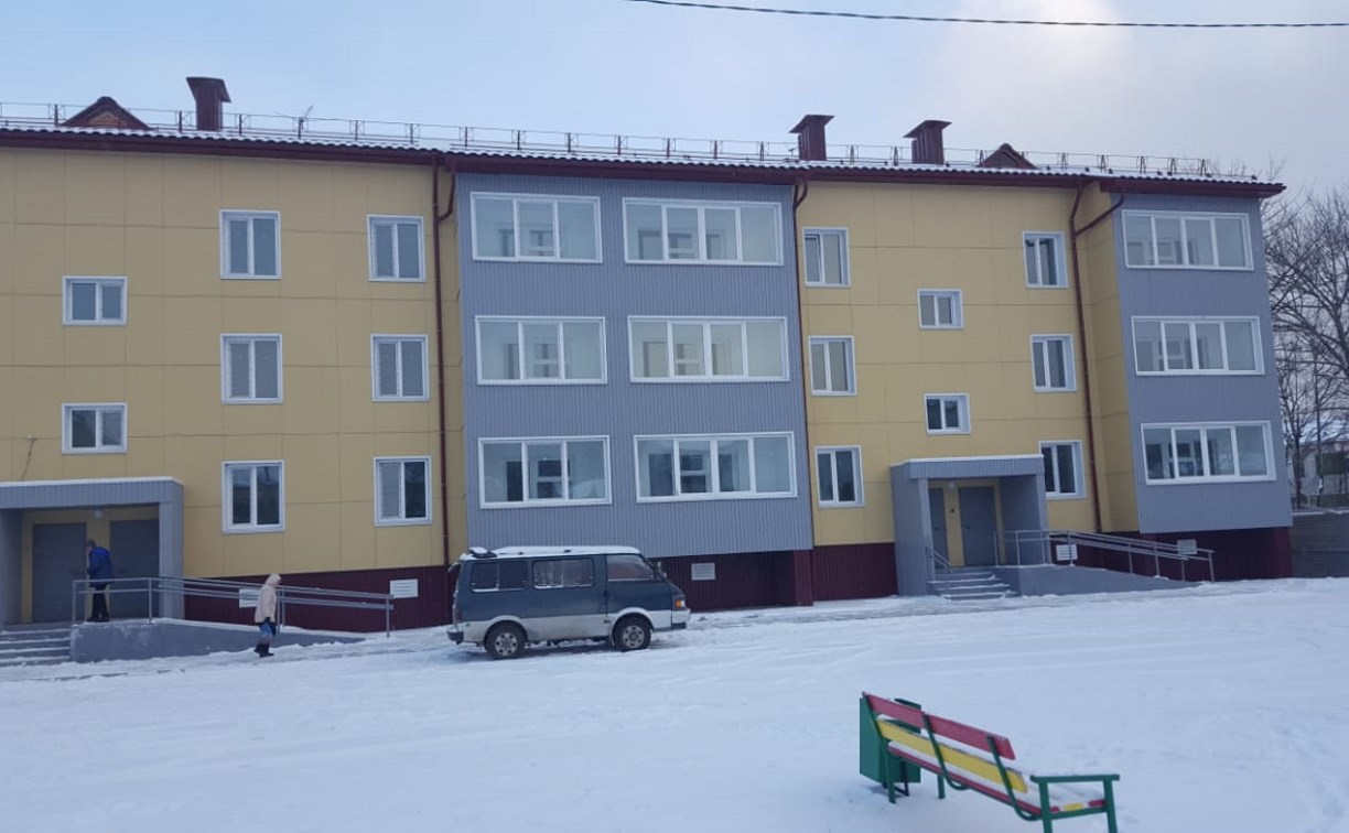 Макаровчане, 18 лет жившие с трещиной, получили жилье