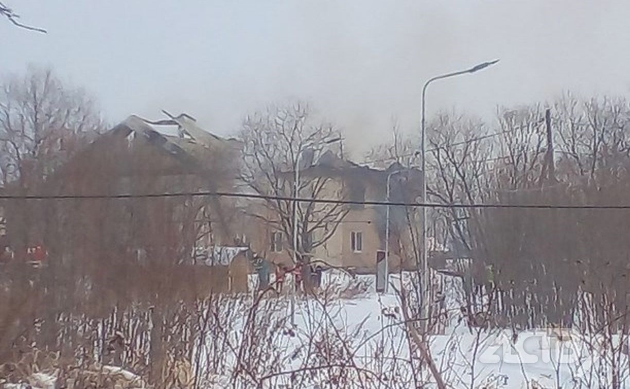 При пожаре в двухэтажке в Макаровском районе пострадала женщина