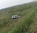 На Сахалине Toyota Corolla вылетела с дороги в поле