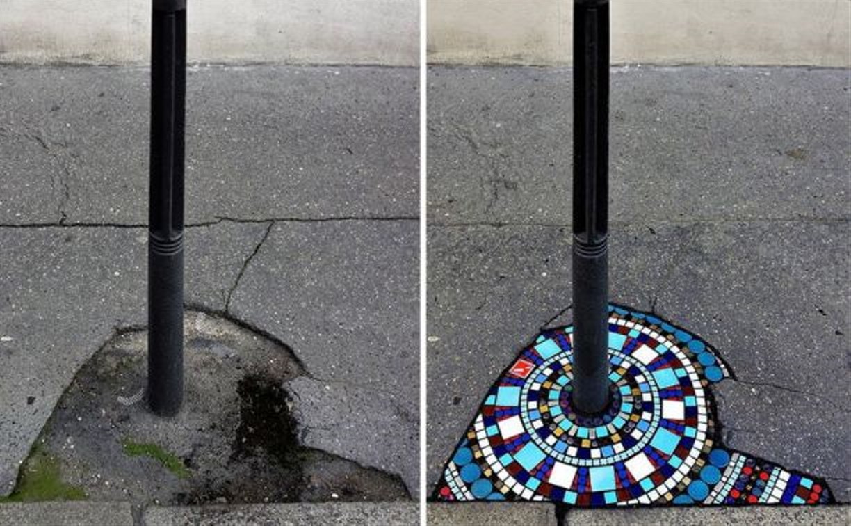 Французский художник чинит дорожные ямы и выбоины на тротуарах мозаиками 