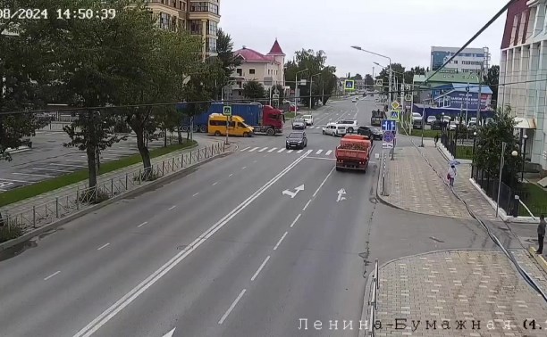 Водитель микроавтобуса устроил тройное ДТП в Южно-Сахалинске и укатил с места аварии
