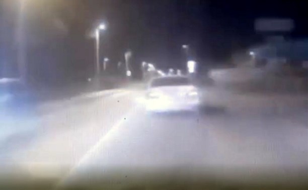 Погоня сотрудников ГИБДД за пьяным сахалинцем на Nissan Cedric закончилась взрывом колеса