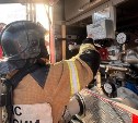 В Корсакове загорелся мусор в одной из квартир дома на Краснофлотской 
