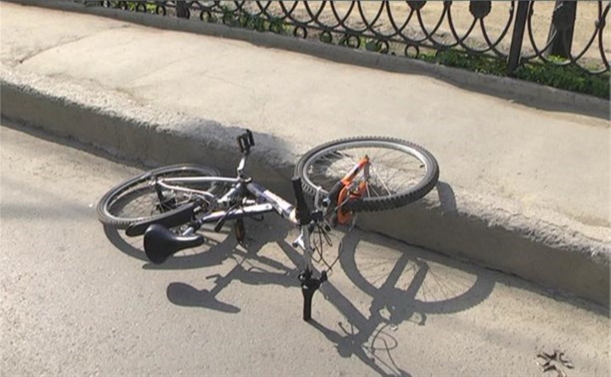 Школьника-велосипедиста сбил автомобиль в Южно-Сахалинске