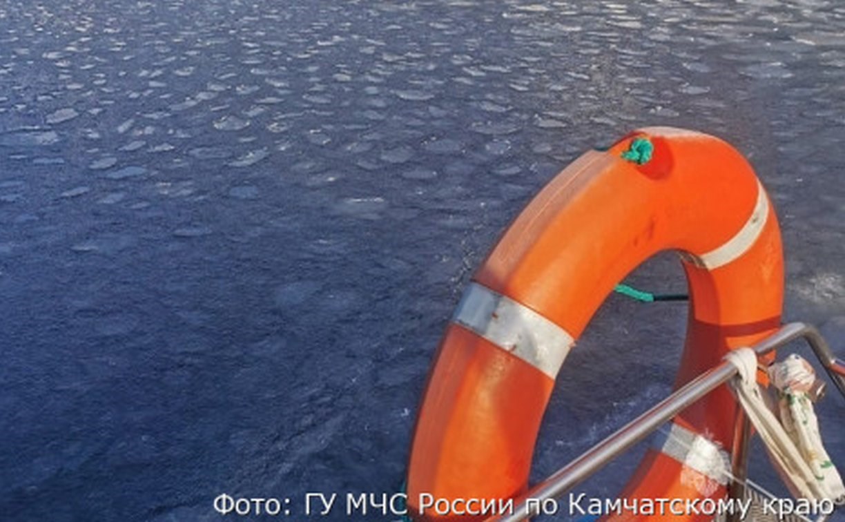 В Охотском море едва не утонул курсант рыболовного траулера