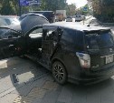 Два автомобиля жёстко столкнулись в Южно-Сахалинске, пострадал человек