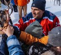 Бойцы на Донбассе провели жеребьевку для детсадовской лиги "Хоккей в валенках" на Сахалине