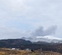Столб пепла выбросил вулкан Эбеко на Парамушире