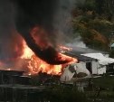 Дом и хозпостройка сгорели в Яблочном