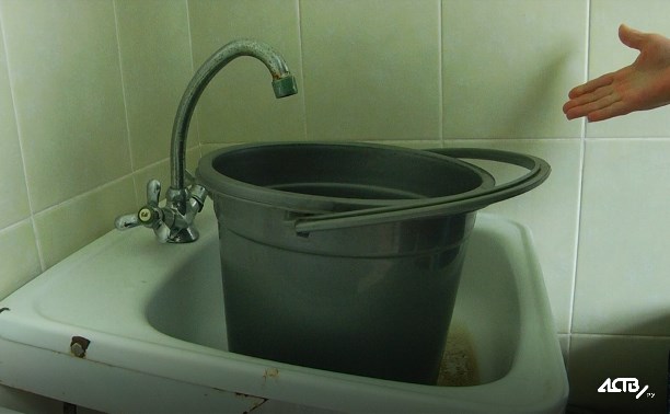 Общежитие техникума в Южно-Сахалинске продолжает жить без воды Общежитие техникума в Южно-Сахалинске продолжает жить без воды