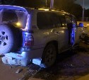 После погони в центре Южно-Сахалинска парень бросил в автомобиле раненого друга и сбежал