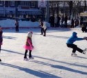 Открытый урок по фигурному катанию и хоккею прошел на площади Ленина в Южно-Сахалинске