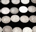 Сахалинская таможня изъяла старинные монеты у гражданина США и передала их в музей 
