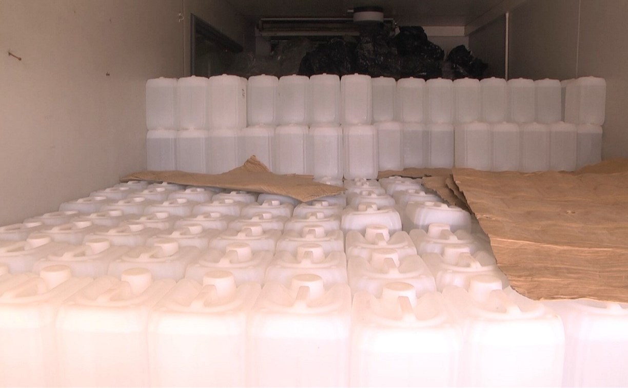 Более 12 тысяч литров контрафактного спирта изъяли сахалинские полицейские