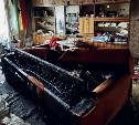 Сигарета подожгла диван: в Южно-Сахалинске спасли мужчину из горящего дома