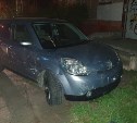 Водитель Mazda Verisa врезался в три припаркованные машины и скрылся с места ДТП в Южно-Сахалинске