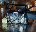 В Южно-Сахалинске иномарка разбилась о столб из-за детей на мопеде