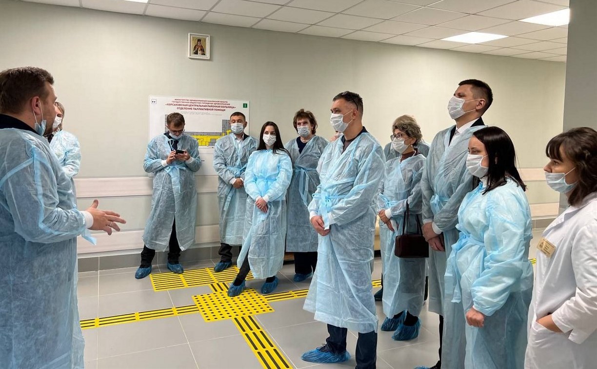 "Школа главного врача" на Сахалине: руководители амурских больниц оценили онкодиспансер "одного окна" и проект "Проводники здоровья"