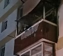 Шестнадцать человек эвакуировали из-за пожара в многоэтажке в Холмске