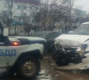 Внедорожник врезался в автомобиль ГИБДД в Охе