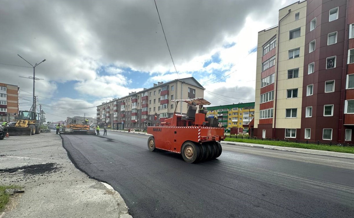 Ремонт дороги по улице Советской завершается в Невельске
